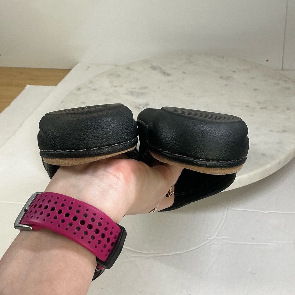 Clarks Women's Size 8.5 Black Leather Mule Slip On Shoe - Picture 11 of 14